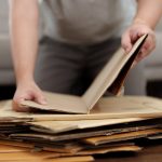 Como doblar cajas de cartón antes de tirarlas al contenedor